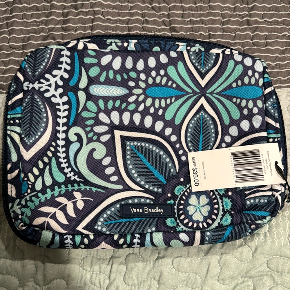 Vera Bradley Lighten Up Wipes Pouch. Blue Island Medallion.